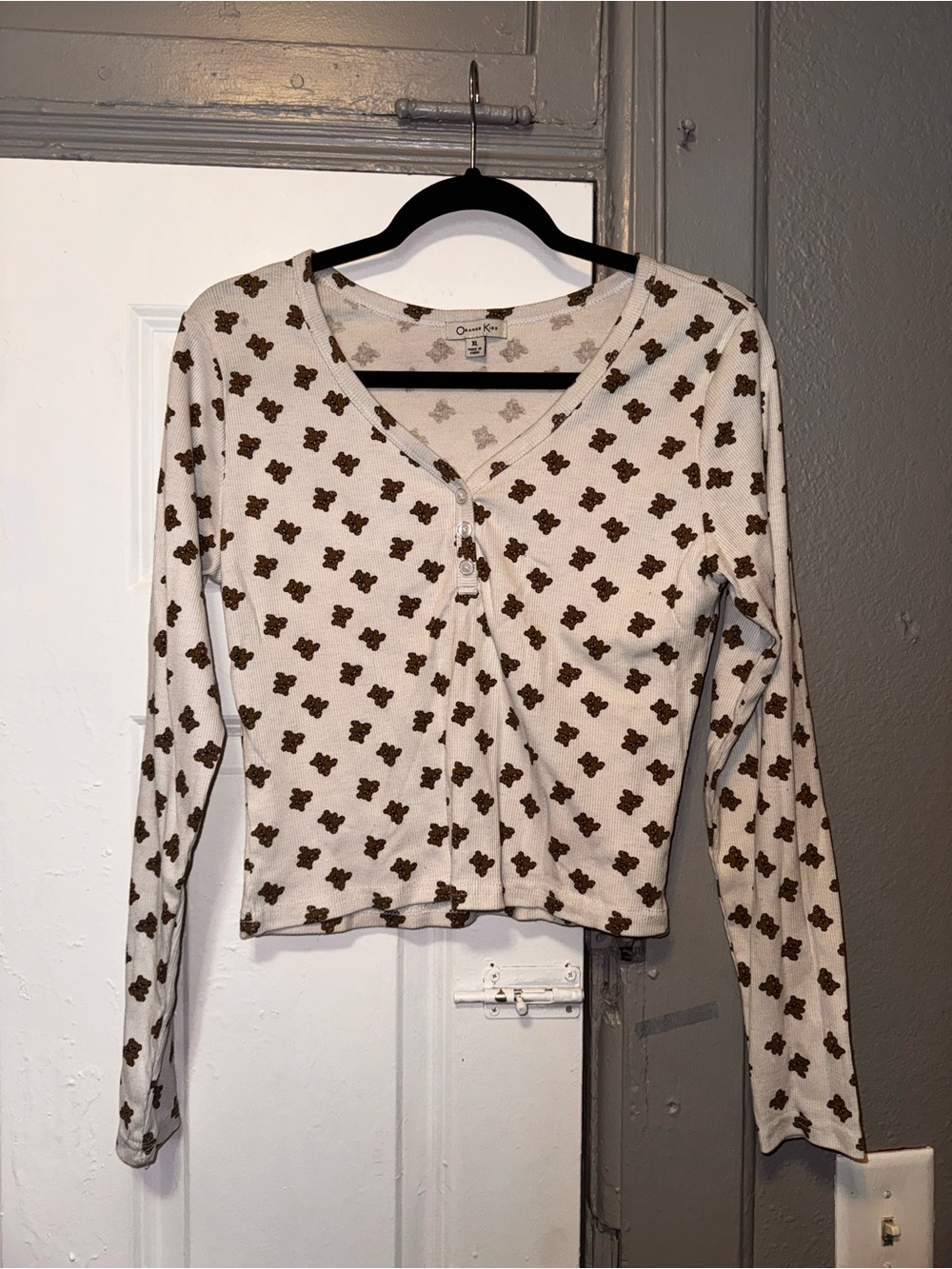 Angel Kiss Cream Long-Sleeve Cropped Button Top with Brown Clover Print
